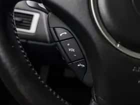 Aston Martin V8 Vantage (2011) thumbnail 34
