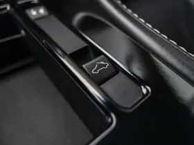Aston Martin V8 Vantage (2011) thumbnail 41