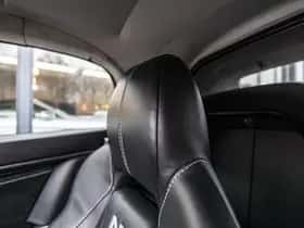 Aston Martin V8 Vantage (2011) thumbnail 44