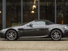 Aston Martin V8 Vantage (2011) thumbnail 8