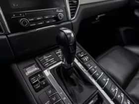 Porsche Macan (2016) thumbnail 32