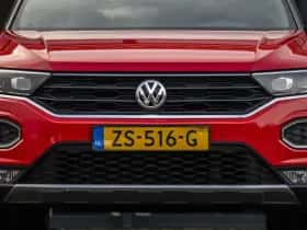 Volkswagen T-Roc (2019) thumbnail 3