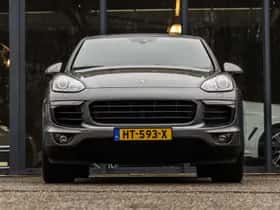 Porsche Cayenne (2015) thumbnail 2