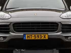 Porsche Cayenne (2015) thumbnail 3