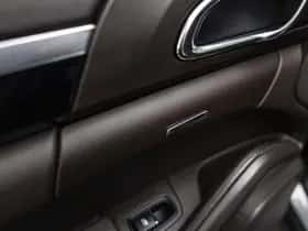 Porsche Cayenne (2015) thumbnail 28