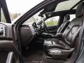 Porsche Cayenne (2015) thumbnail 29