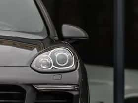 Porsche Cayenne (2015) thumbnail 4
