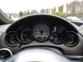 Porsche Cayenne (2015) thumbnail 40