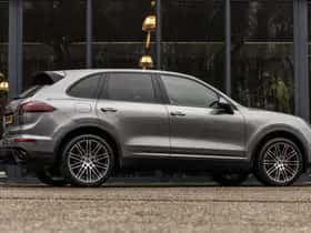 Porsche Cayenne (2015) thumbnail 5