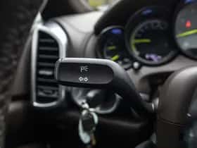 Porsche Cayenne (2015) thumbnail 43