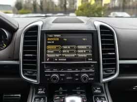 Porsche Cayenne (2015) thumbnail 49