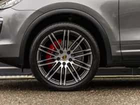 Porsche Cayenne (2015) thumbnail 9