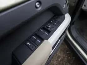 Land Rover Defender (2021) thumbnail 21