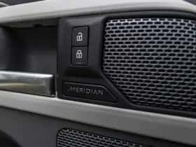 Land Rover Defender (2021) thumbnail 23