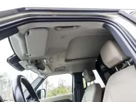Land Rover Defender (2021) thumbnail 24