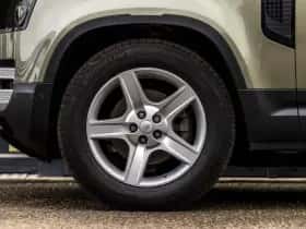 Land Rover Defender (2021) thumbnail 10