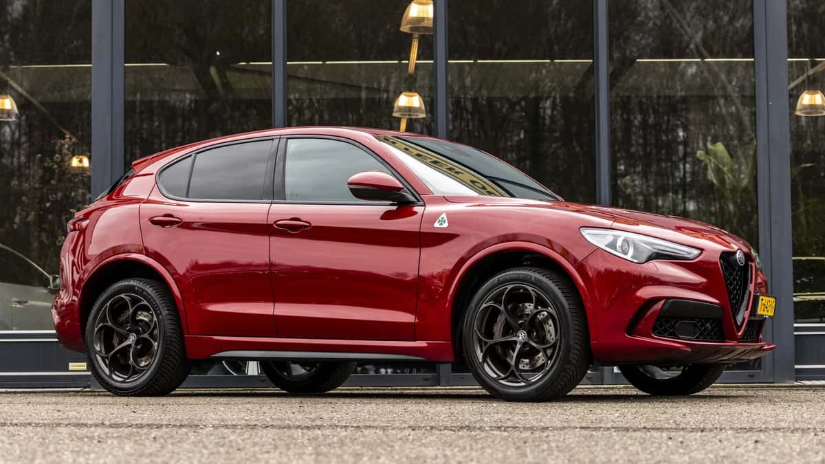 Alfa Romeo Stelvio (2019) — foto 1