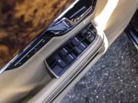 Jaguar XJ (2010) thumbnail 26