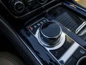 Jaguar XJ (2010) thumbnail 31