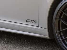 Porsche 911 (2018) thumbnail 2