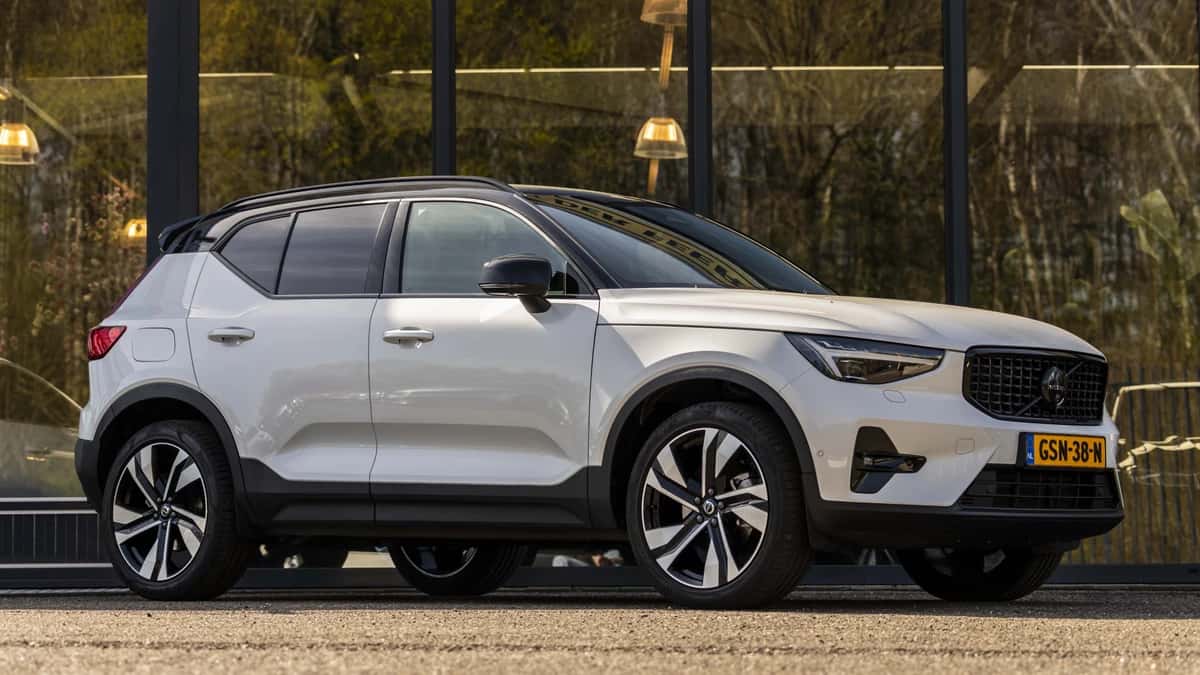 Volvo XC40 (2024) — foto 1