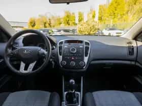 Kia Cee'd (2011) thumbnail 16
