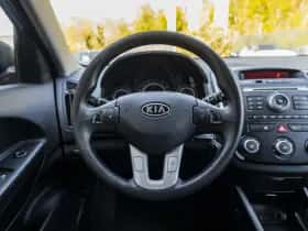 Kia Cee'd (2011) thumbnail 19