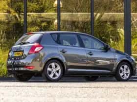 Kia Cee'd (2011) thumbnail 3