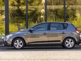 Kia Cee'd (2011) thumbnail 4