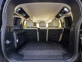 Land Rover Defender (2021) thumbnail 13