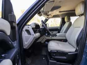 Land Rover Defender (2021) thumbnail 23