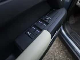 Land Rover Defender (2021) thumbnail 24