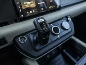 Land Rover Defender (2021) thumbnail 28