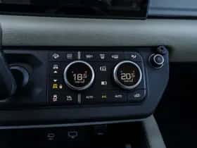 Land Rover Defender (2021) thumbnail 29