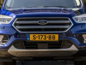 Ford Kuga (2017) thumbnail 3