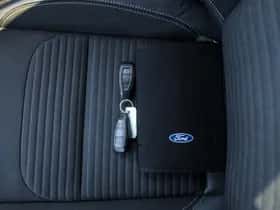Ford Kuga (2017) thumbnail 39