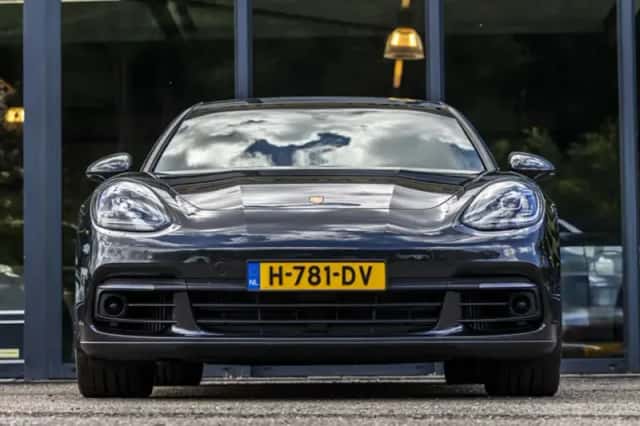 Porsche Panamera (2018) thumbnail 3