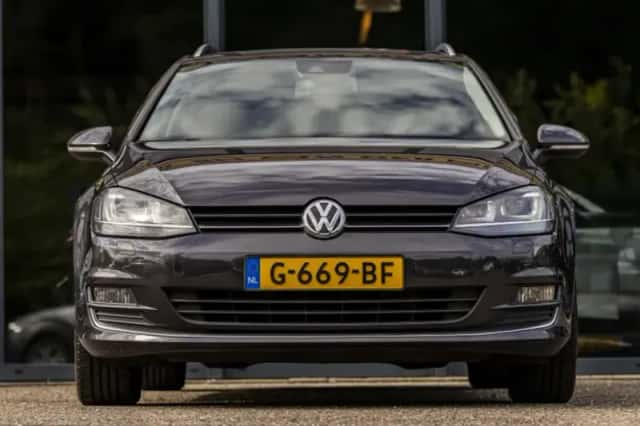 Volkswagen Golf (2015) thumbnail 3