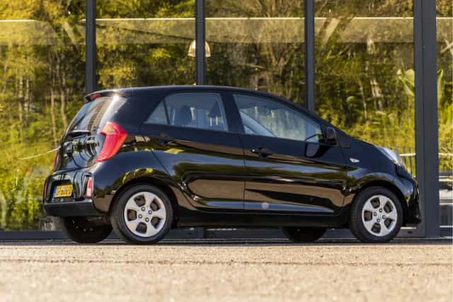 Kia Picanto (2015) thumbnail 5