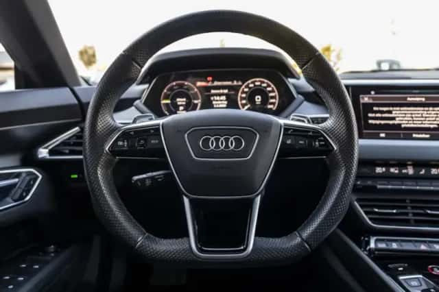 Audi e-tron GT (2021) thumbnail 25