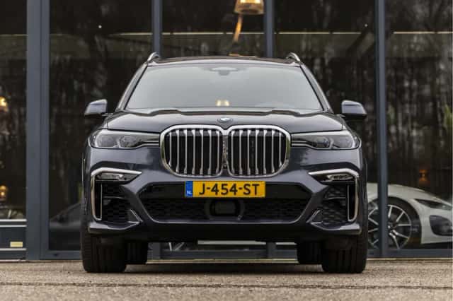 BMW X7 (2020) thumbnail 2