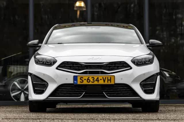 Kia Proceed (2023) thumbnail 3