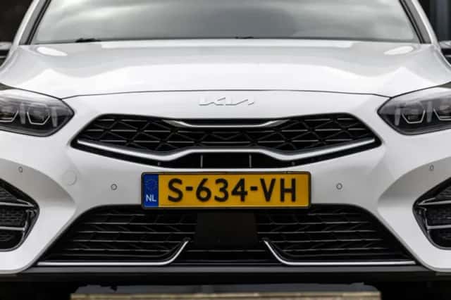 Kia Proceed (2023) thumbnail 4