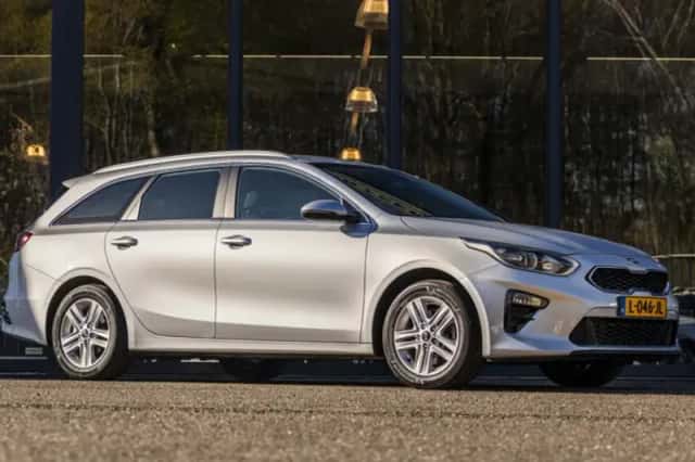 Kia Ceed Sportswagon (2021) thumbnail 2
