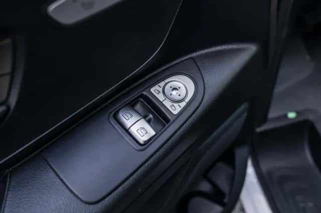 Mercedes-Benz eVito (2025) thumbnail 25
