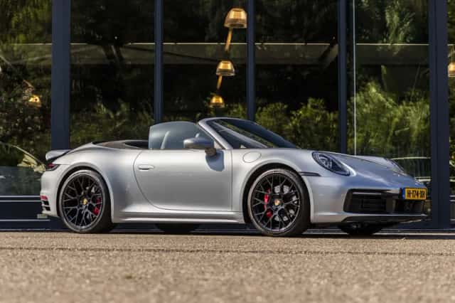 Porsche 911 (2020) thumbnail 1