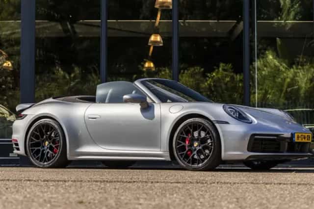 Porsche 911 (2020) thumbnail 2