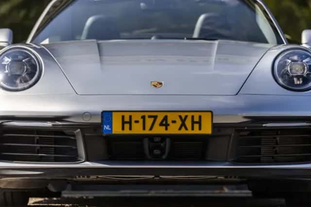 Porsche 911 (2020) thumbnail 4
