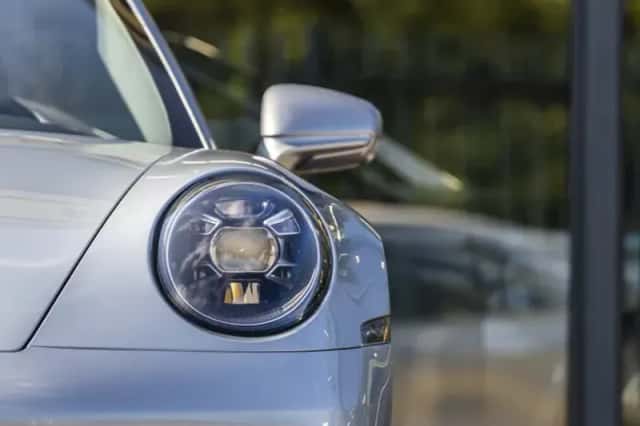 Porsche 911 (2020) thumbnail 5