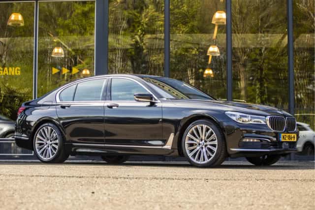 BMW 7-Serie (2016) thumbnail 1